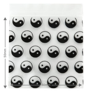 Kleine ziplock zakjes met Yin Yang print, ook wietzakjes genoemd hebben een afmeting van 5x5cm