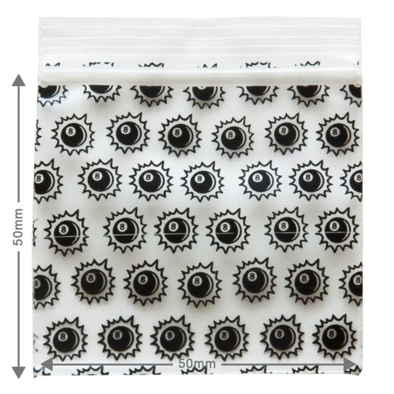 Kleine ziplock zakjes met Eightball print, ook wietzakjes genoemd hebben een afmeting van 5x5cm