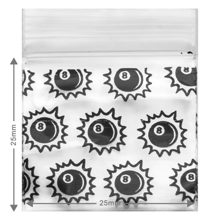 Kleine hersluitbare zakjes met eightball print, ook ziplock bags genoemd hebben een afmeting van 2,5x2,5cm