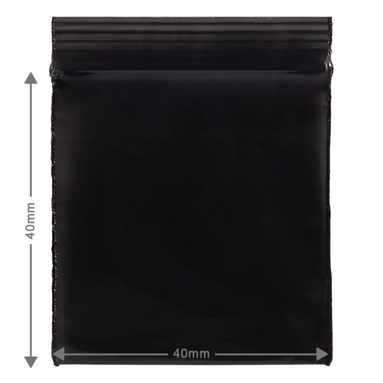 Kleine, zwarte hersluitbare zakjes, ookwel gripzakjes genoemd met een afmeting van 4x4cm
