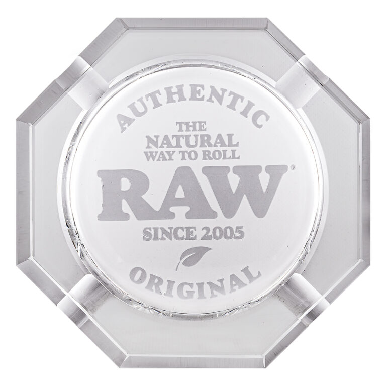 Een prachtige, grote asbak van kristal glas van RAW voor een luxe rookbeleving