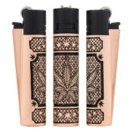 Clipper aansteker van metaal met zwarte Good Grass print op een rose gouden aansteker