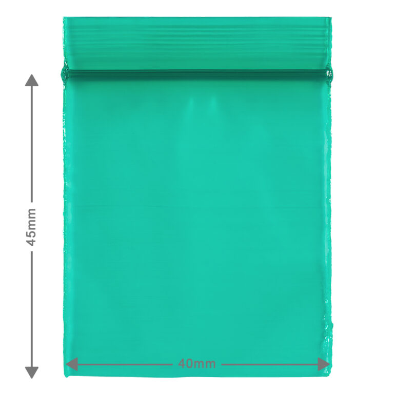Kleine groene wietzakjes, ook ziplock bags genoemd hebben een afmeting van 4x4,5cm