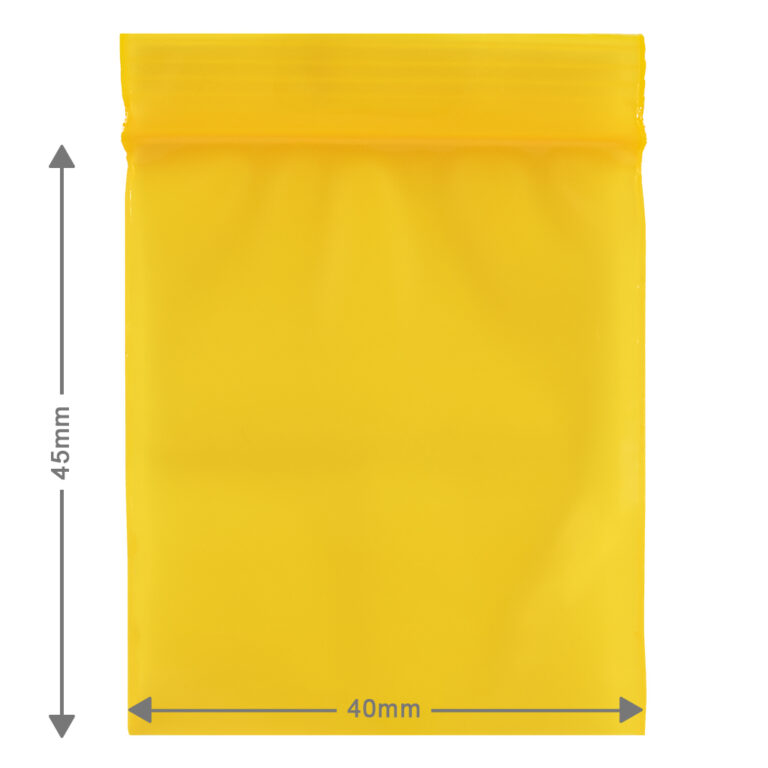 Kleine gele wietzakjes, ook ziplock bags genoemd hebben een afmeting van 4x4,5cm