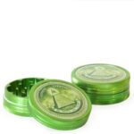 Black Leaf In Weed We Trust metalen grinder 2-delig 50 mm groen geopend